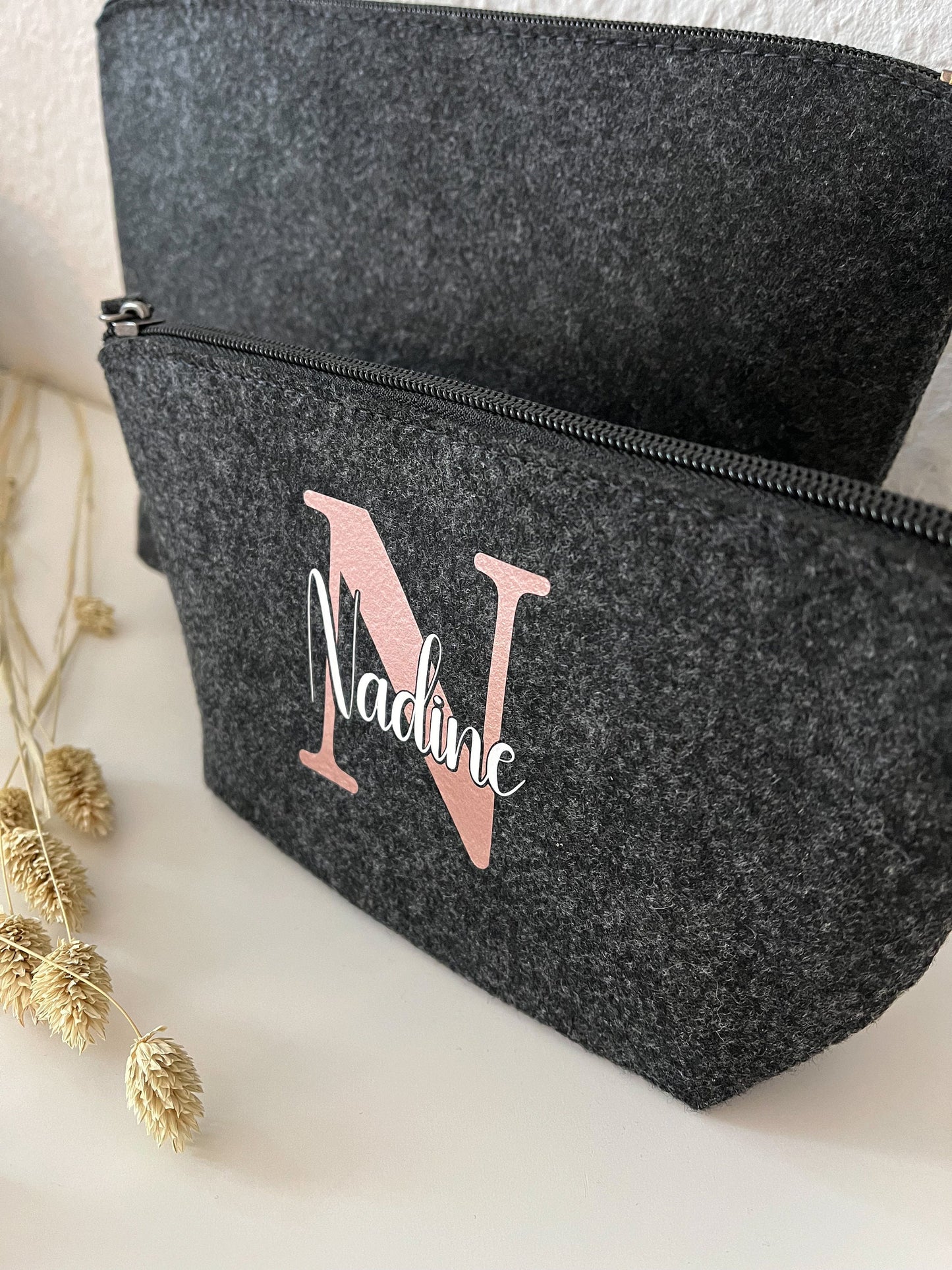 Kosmetiktasche Filz | Kosmetikbeutel mit Namen Initialen personalisiert | Geschenkidee | Kulturbeutel | Filztasche mit Name