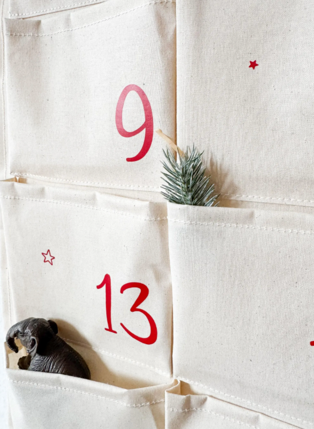 Personalisierter Stoff-Adventskalender mit Namen | Zahlenfarbe wählbar