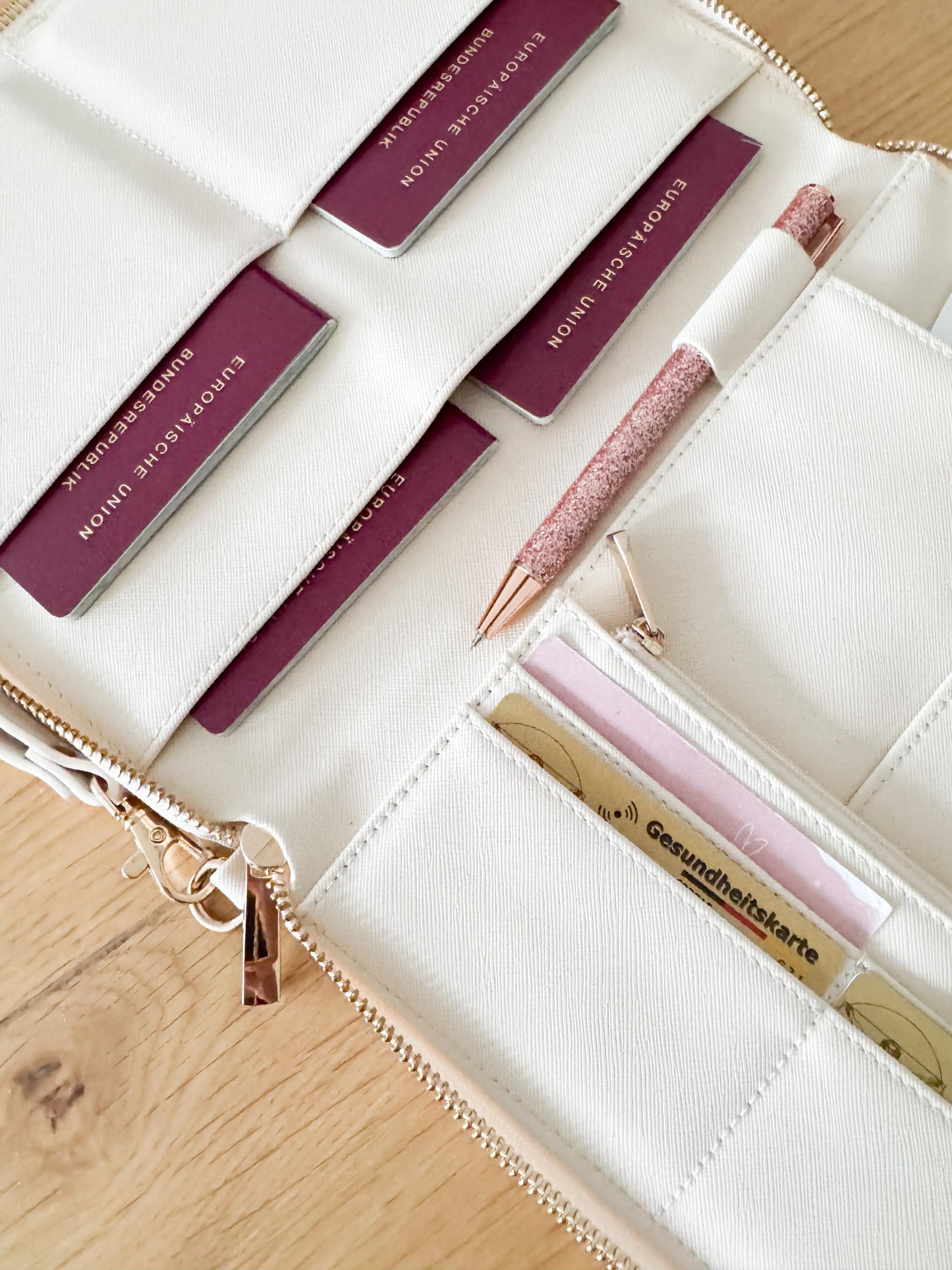 Travel Organizer personalisiert | Reisemappe aus PU-Leder mit Namen | Geschenk Familie & Vielreisende | Reisepasshülle personalisiert