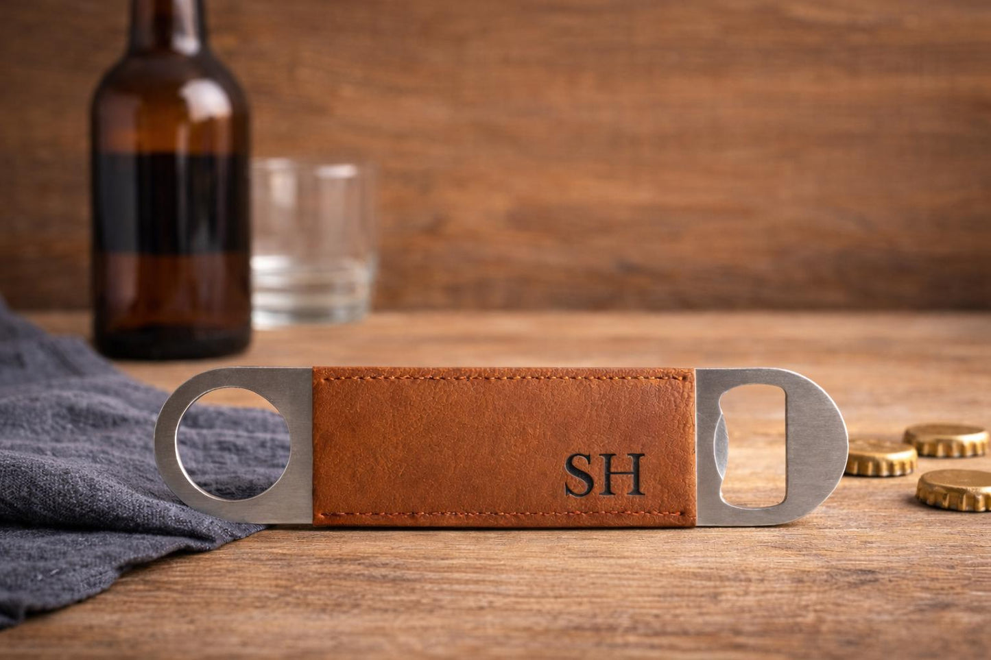 Personalisierter Flaschenöffner Leder  Gravur Geschenk Männer  Bieröffner Edelstahl individuell  Vatertag Geschenk Papa Freund