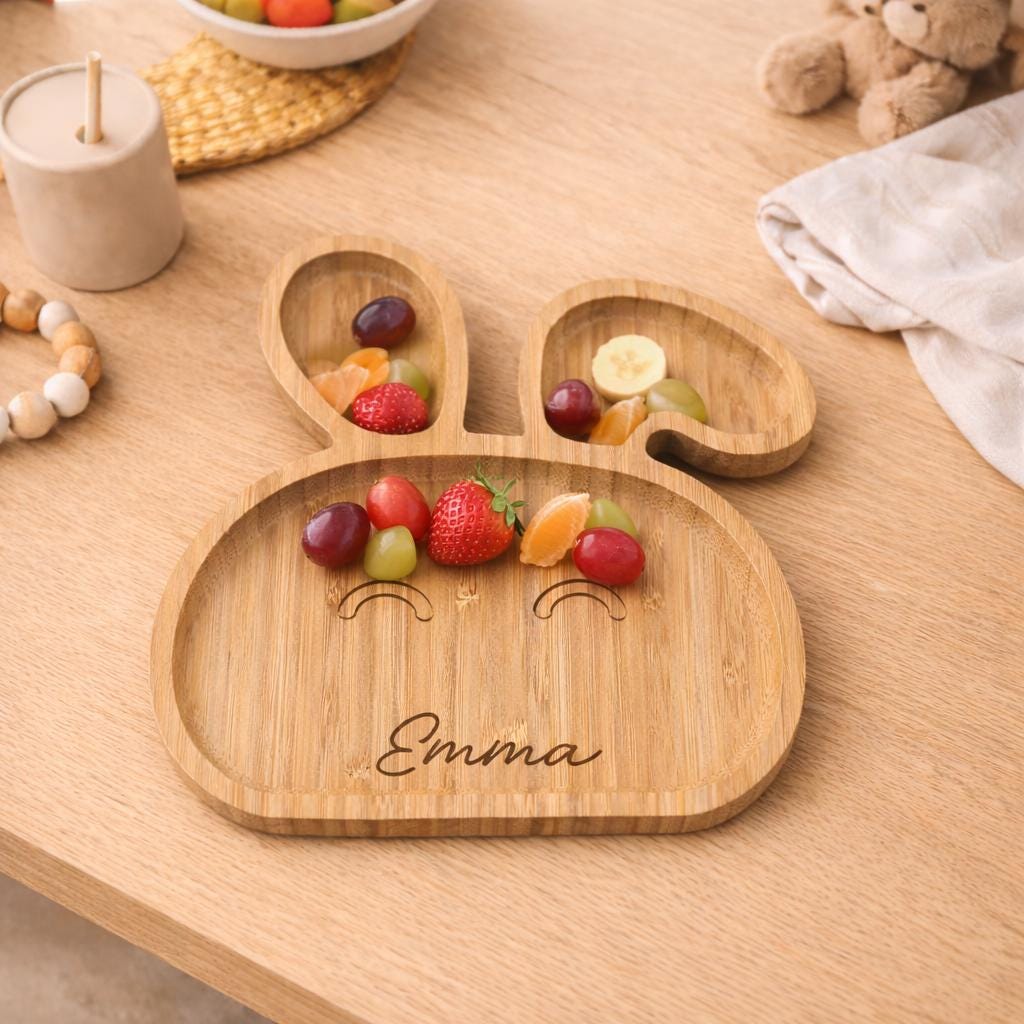 Personalisierter Snackteller Hase aus Bambus  Kinderteller mit Namen, Baby Geschenk, nachhaltiger Teller mit 3 Fächern