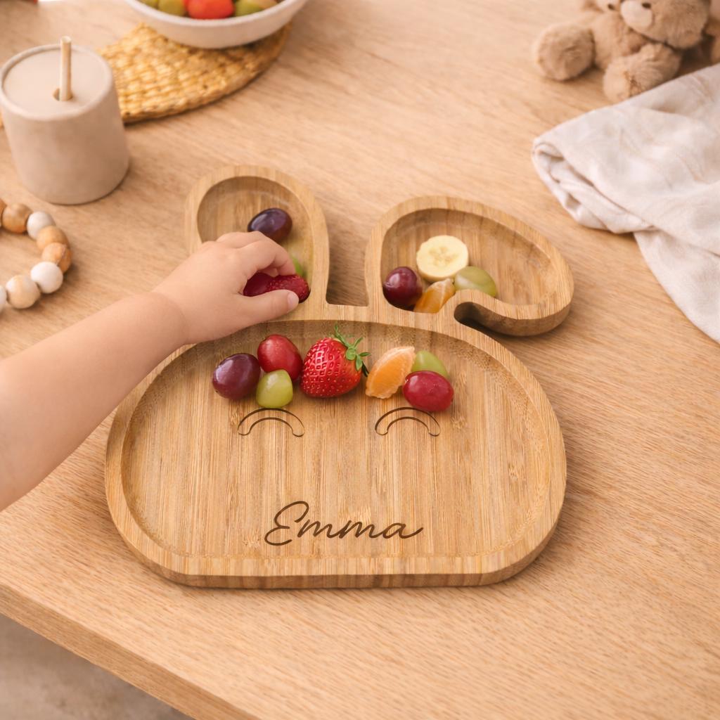 Personalisierter Snackteller Hase aus Bambus  Kinderteller mit Namen, Baby Geschenk, nachhaltiger Teller mit 3 Fächern