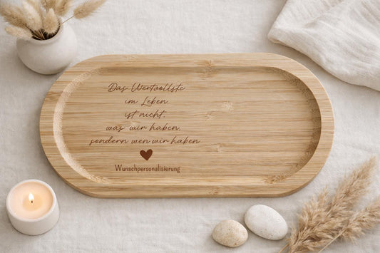 Personalisiertes Bambus Tablett FSC®  Graviertes Bettchen aus Bambus mit Herz | Geschenkidee nachhaltig | Wunschgravur möglich